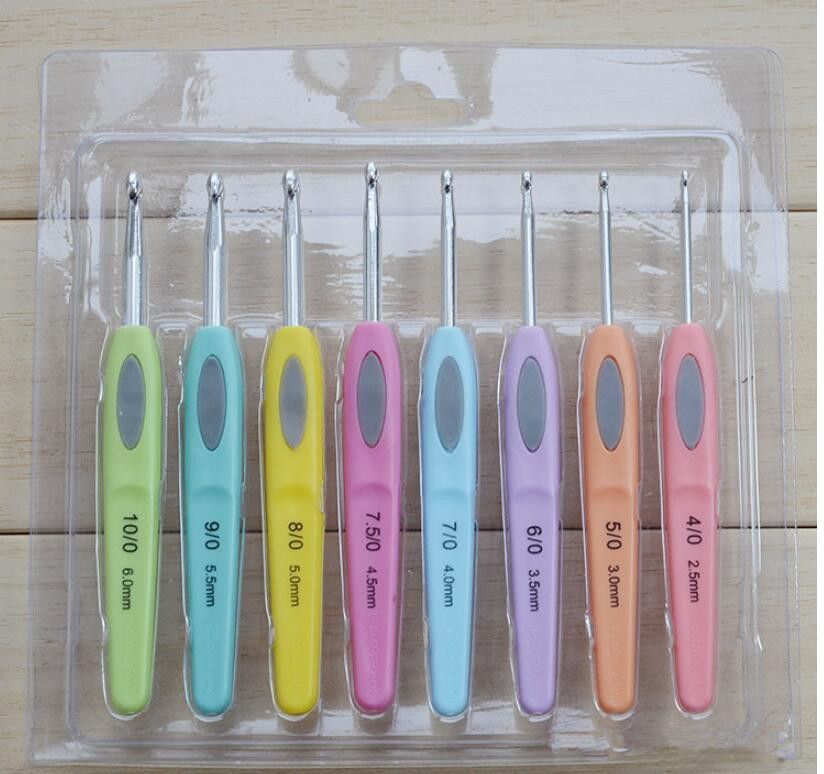 Crochet Hook Set — 8 Hooks with Case
